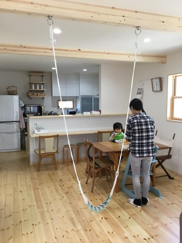完成後には、ワークショップで作ったハンモック